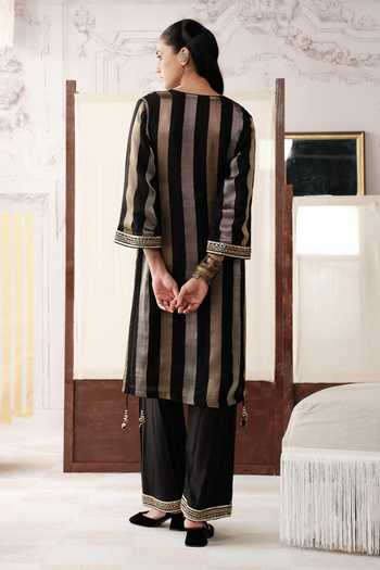 Basanti Kapde aur Koffee Ethereal Ember Embroidered Kurta Set
