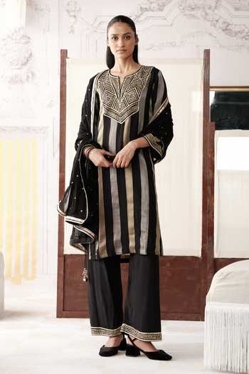 Basanti Kapde aur Koffee Ethereal Ember Embroidered Kurta Set