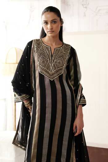 Buy_Basanti Kapde aur Koffee_Black Silk, Tissue, Georgette Notched Neck, Ethereal Ember Embroidered Kurta Set _Online_at_Aza_Fashions