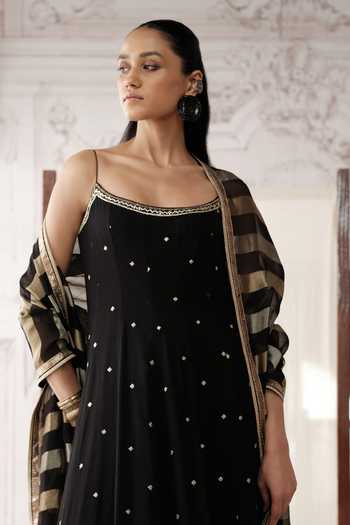Buy Basanti Kapde aur Koffee Black Viscose Georgette, Tissue The Majestic Obsidian Embroidered Anarkali Set Online at Aza Fashions Buy_Basanti Kapde aur Koffee_Black Viscose Georgette, Tissue The Majestic Obsidian Embroidered Anarkali Set _Online_at_Aza_Fashions