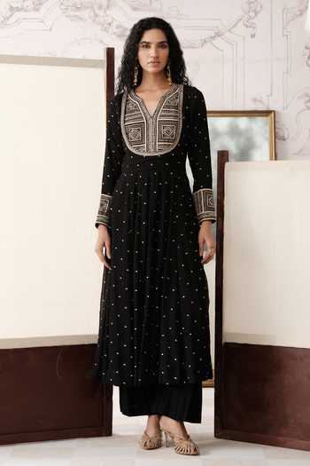Buy Basanti Kapde aur Koffee Black Viscose Georgette V-neck The Legacy Embroidered Anarkali Set Online at Aza Fashions Buy_Basanti Kapde aur Koffee_Black Viscose Georgette V-neck The Legacy Embroidered Anarkali Set _Online_at_Aza_Fashions