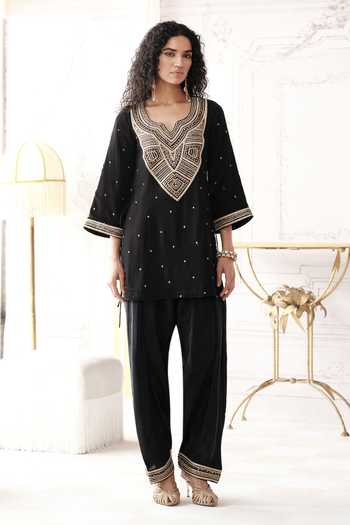Buy Basanti Kapde aur Koffee Black Viscose Georgette, Tissue, Crepe The Golden Hour Embroidered Kurta Set Online at Aza Fashions Buy_Basanti Kapde aur Koffee_Black Viscose Georgette, Tissue, Crepe The Golden Hour Embroidered Kurta Set _Online_at_Aza_Fashions