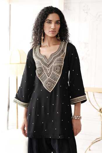 Shop Basanti Kapde aur Koffee Black Viscose Georgette, Tissue, Crepe The Golden Hour Embroidered Kurta Set Online at Aza Fashions Shop_Basanti Kapde aur Koffee_Black Viscose Georgette, Tissue, Crepe The Golden Hour Embroidered Kurta Set _Online_at_Aza_Fashions
