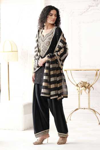 Buy Basanti Kapde aur Koffee Black Viscose Georgette, Tissue, Crepe The Golden Hour Embroidered Kurta Set Buy_Basanti Kapde aur Koffee_Black Viscose Georgette, Tissue, Crepe The Golden Hour Embroidered Kurta Set