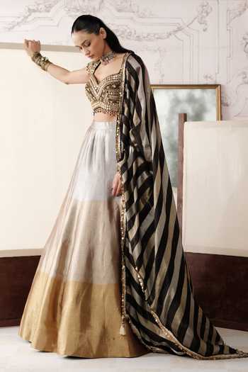 Basanti Kapde aur Koffee Gold Tissue Sweetheart Neck The Royal Black Ombre Lehenga Set Online at Aza Fashions Basanti Kapde aur Koffee_Gold Tissue Sweetheart Neck The Royal Black Ombre Lehenga Set _Online_at_Aza_Fashions