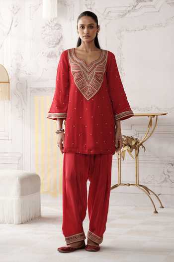 Basanti Kapde aur Koffee Red Viscose Georgette, Tissue V-neck, The Scarlet Symphony Embroidered Kurta Set Online at Aza Fashions Basanti Kapde aur Koffee_Red Viscose Georgette, Tissue V-neck, The Scarlet Symphony Embroidered Kurta Set _Online_at_Aza_Fashions