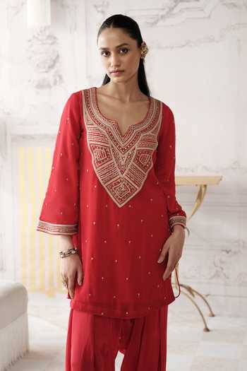 Buy Basanti Kapde aur Koffee Red Viscose Georgette, Tissue V-neck, The Scarlet Symphony Embroidered Kurta Set Online at Aza Fashions Buy_Basanti Kapde aur Koffee_Red Viscose Georgette, Tissue V-neck, The Scarlet Symphony Embroidered Kurta Set _Online_at_Aza_Fashions