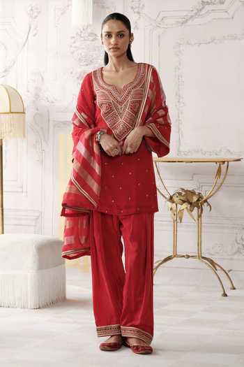 Basanti Kapde aur Koffee The Scarlet Symphony Embroidered Kurta Set