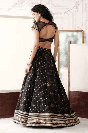 Basanti Kapde aur Koffee The Royal Obsidian Embroidered Lehenga Set