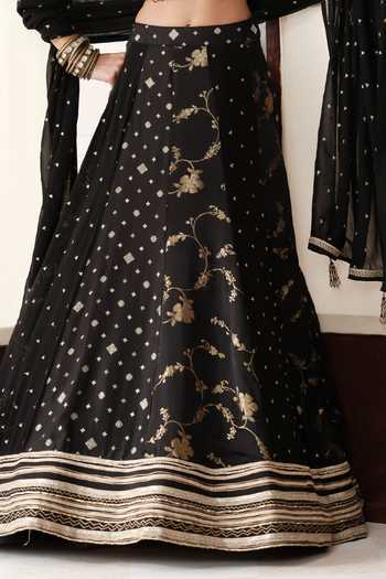 Basanti Kapde aur Koffee Black Silk, Georgette Sweetheart Neck The Royal Obsidian Embroidered Lehenga Set at Aza Fashions Basanti Kapde aur Koffee_Black Silk, Georgette Sweetheart Neck The Royal Obsidian Embroidered Lehenga Set _at_Aza_Fashions
