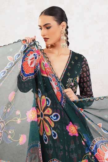 Miku Kumar_Green Georgette V-neck Dravya Printed Anarkali With Dupatta _at_Aza_Fashions
