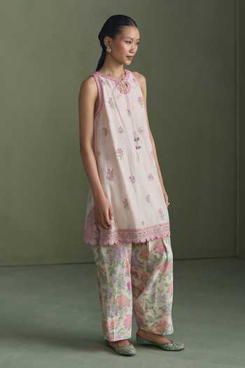 Summer By Priyanka Gupta_Pink Chanderi Round Neck Alice Embroidered Kurta And Pant Set _Online_at_Aza_Fashions