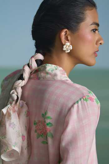 Shop_Summer By Priyanka Gupta_Pink Chanderi V-neck, Yes Lucy Floral Print Kurta Set _Online_at_Aza_Fashions