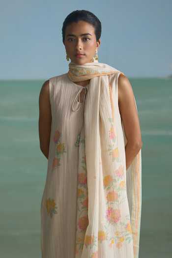 Buy_Summer By Priyanka Gupta_Yellow Chanderi Keyhole Neck Elsie Printed Kurta Set _Online_at_Aza_Fashions
