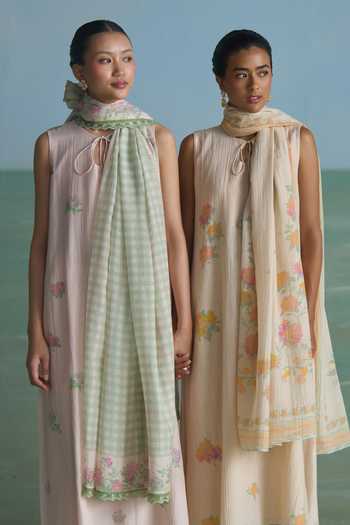 Buy_Summer By Priyanka Gupta_Yellow Chanderi Keyhole Neck Elsie Printed Kurta Set 