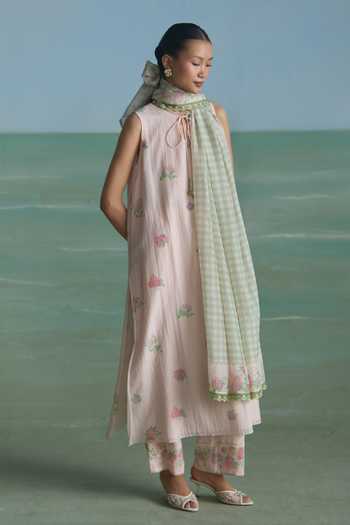 Buy Summer By Priyanka Gupta Pink Chanderi Keyhole Neck Elsie Floral Print Kurta Set Online at Aza Fashions Buy_Summer By Priyanka Gupta_Pink Chanderi Keyhole Neck Elsie Floral Print Kurta Set _Online_at_Aza_Fashions