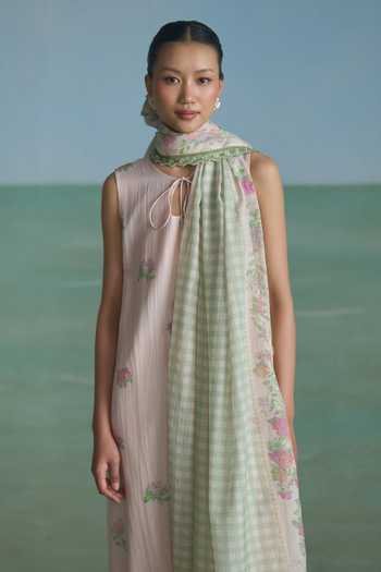 Summer By Priyanka Gupta Pink Chanderi Keyhole Neck Elsie Floral Print Kurta Set at Aza Fashions Summer By Priyanka Gupta_Pink Chanderi Keyhole Neck Elsie Floral Print Kurta Set _at_Aza_Fashions