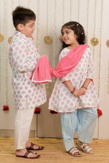 Tiny Colour_White Cotton Paisley Print Kurta Farshi Salwar Set _at_Aza_Fashions
