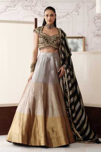 Basanti Kapde aur Koffee The Royal Black Ombre Lehenga Set 
