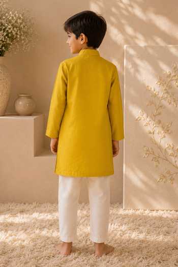 LA Dee DA Confetti Embroidered Kurta Set 