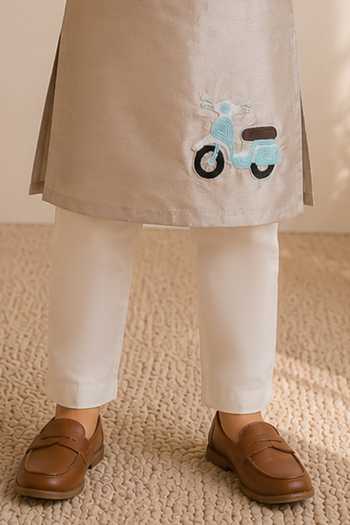 LA Dee DA Cream Cotton, Chanderi Vespa Embroidered Kurta Set Online at Aza Fashions LA Dee DA_Cream Cotton, Chanderi Vespa Embroidered Kurta Set _Online_at_Aza_Fashions