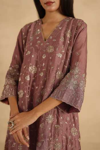 Buy_Begum_Mauve Crepe, Silk V-neck Polki Kurta Set _Online_at_Aza_Fashions