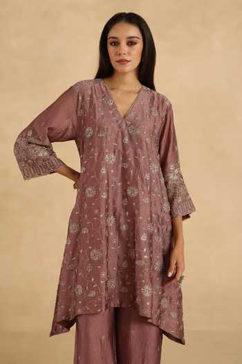 Begum_Mauve Crepe, Silk V-neck Polki Kurta Set _at_Aza_Fashions