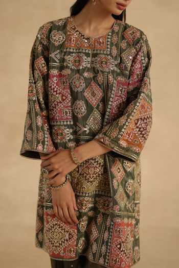 Buy_Begum_Cream Silk Mandarin Collar Manik Kurta And Pant Set _Online_at_Aza_Fashions