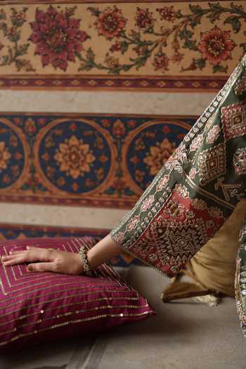 Buy_Begum_Cream Silk Mandarin Collar Manik Kurta And Pant Set 