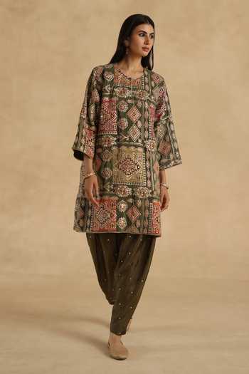 Begum Manik Kurta & Pant Set 