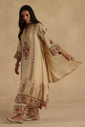 Begum Green Silk V-neck, Yes Bagh Kurta Set Online at Aza Fashions Begum_Green Silk V-neck, Yes Bagh Kurta Set _Online_at_Aza_Fashions