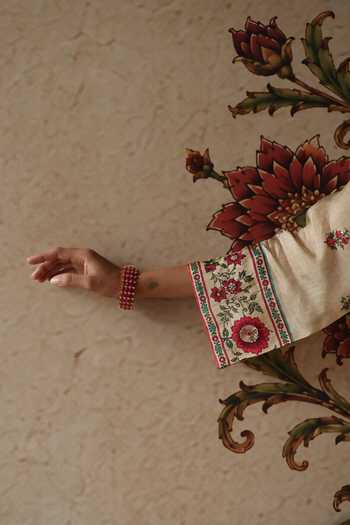 Buy Begum Green Silk V-neck, Yes Bagh Kurta Set Online at Aza Fashions Buy_Begum_Green Silk V-neck, Yes Bagh Kurta Set _Online_at_Aza_Fashions