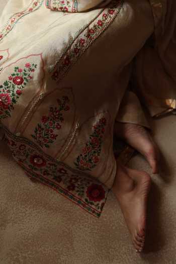 Shop_Begum_Green Silk V-neck, Yes Bagh Kurta Set _Online_at_Aza_Fashions