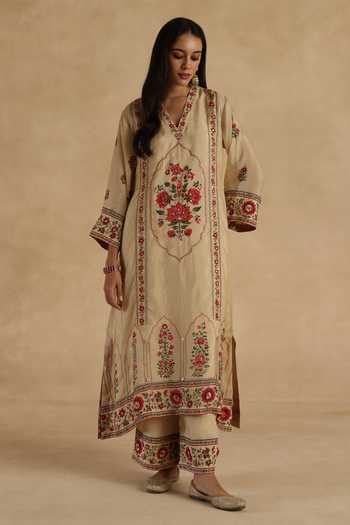 Buy Begum Green Silk V-neck, Yes Bagh Kurta Set Buy_Begum_Green Silk V-neck, Yes Bagh Kurta Set