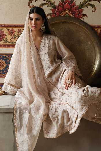 Shop Begum Beige Crepe, Silk, Tissue V-neck Ghazal Kurta Pant Set Shop_Begum_Beige Crepe, Silk, Tissue V-neck Ghazal Kurta Pant Set