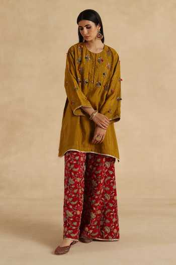 Buy Begum Mustard Silk, Organza Round Neck Sawai Kurta Pant Set Online at Aza Fashions Buy_Begum_Mustard Silk, Organza Round Neck Sawai Kurta Pant Set _Online_at_Aza_Fashions