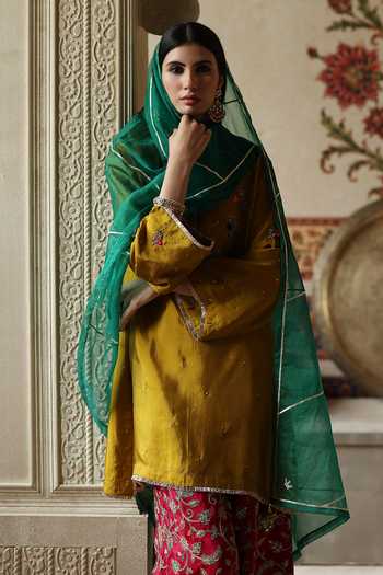 Shop Begum Mustard Silk, Organza Round Neck Sawai Kurta Pant Set Shop_Begum_Mustard Silk, Organza Round Neck Sawai Kurta Pant Set