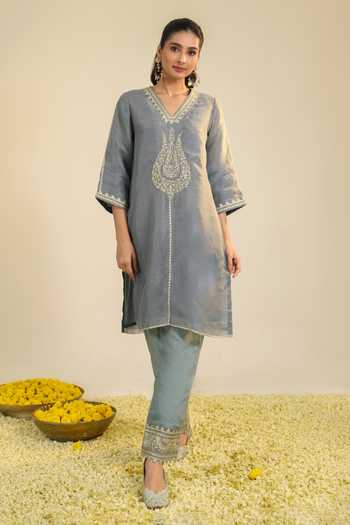 Roohbyridhimaa Blue Organza V-neck Mist Janki Scalloped Kurta Set at Aza Fashions Roohbyridhimaa_Blue Organza V-neck Mist Janki Scalloped Kurta Set _at_Aza_Fashions