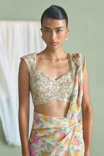 Summer By Priyanka Gupta_Multi Color Chanderi Sweetheart Neck Saree With Blouse _at_Aza_Fashions