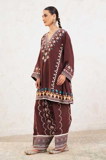 Buy_Miku Kumar_Brown Crepe V-neck Vyona Kurta Farsi Salwar Set _Online_at_Aza_Fashions