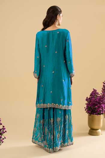 Samyukta Singhania Embroidered Kurta Set 