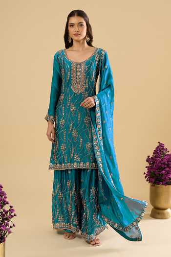 Samyukta Singhania Embroidered Kurta Set 
