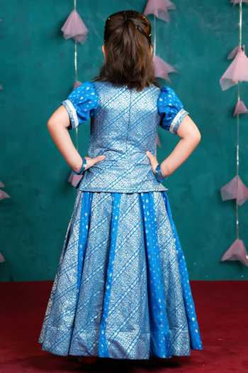 JILMIL DREAMWEAR Zari Work Lehenga Set 