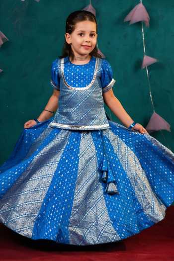 JILMIL DREAMWEAR Zari Work Lehenga Set 