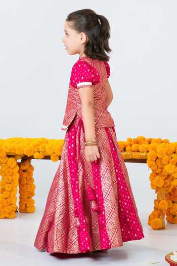 JILMIL DREAMWEAR Zari Work Lehenga Set 