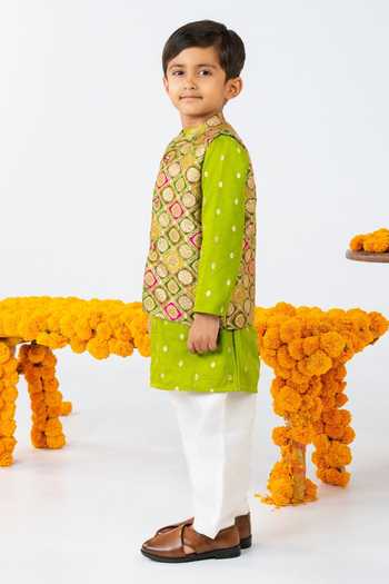 JILMIL DREAMWEAR Green Silk Floral Pattern Bundi Set Online at Aza Fashions JILMIL DREAMWEAR_Green Silk Floral Pattern Bundi Set _Online_at_Aza_Fashions
