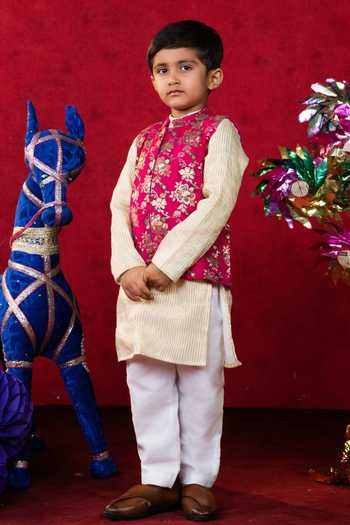 JILMIL DREAMWEAR Pink Silk Floral Pattern Bundi Set Online at Aza Fashions JILMIL DREAMWEAR_Pink Silk Floral Pattern Bundi Set _Online_at_Aza_Fashions