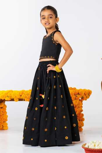 JILMIL DREAMWEAR Black Chanderi Embroidered Lehenga And Blouse Set at Aza Fashions JILMIL DREAMWEAR_Black Chanderi Embroidered Lehenga And Blouse Set _at_Aza_Fashions