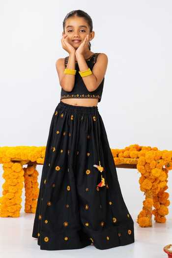 JILMIL DREAMWEAR Embroidered Lehenga & Blouse Set 