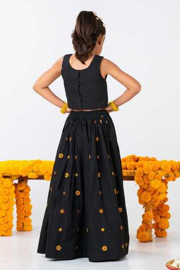 JILMIL DREAMWEAR Embroidered Lehenga & Blouse Set 